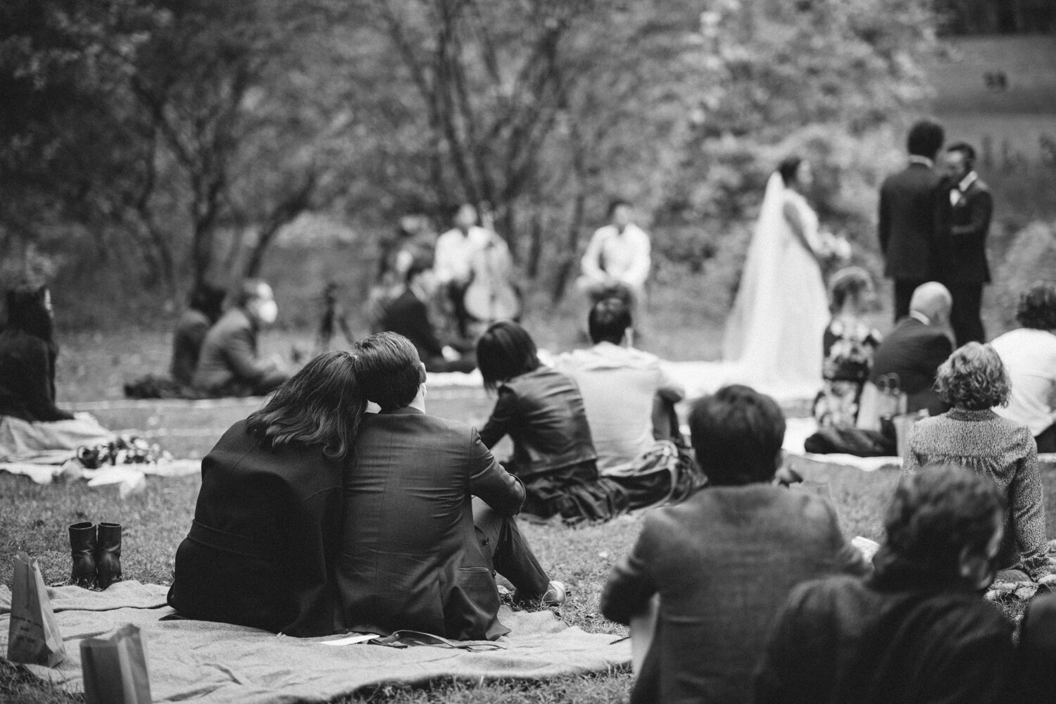 Wedding guests are sitting on blankets in Central Park looking on at the bride and groom.

Central Park Wedding Photography. Williamsburg Bridge Bridal Portraits. Luxury NYC Wedding Photographer. Manhattan Micro Wedding.