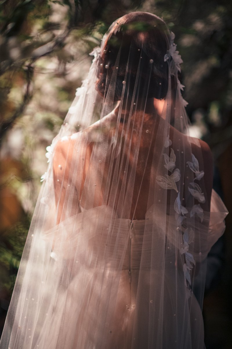 Bride photographed from behind as her veil drapes behind her.

Manhattan Wedding Photographer. New York Wedding Photographer. New York Historical Society Wedding. NY Historical Society Weddings.