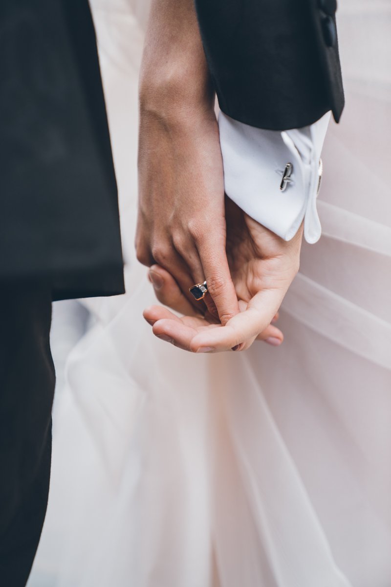 Close-up of bride and groom holding hands down at their side.

Manhattan Wedding Photographer. New York Wedding Photographer. New York Historical Society Wedding. NY Historical Society Weddings.