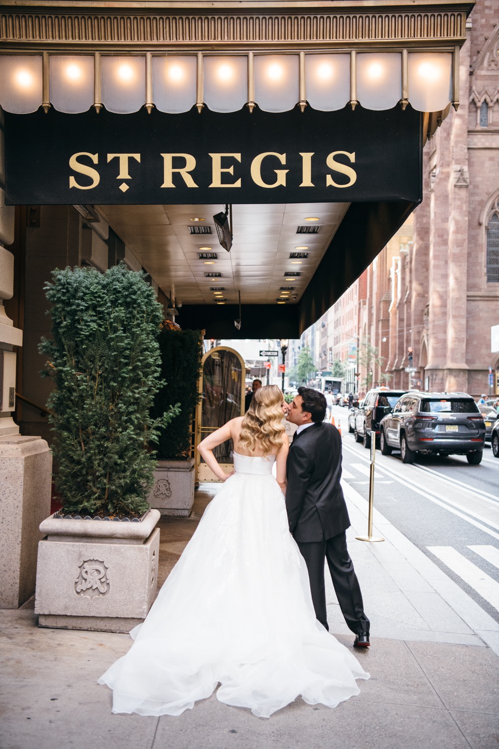 Bride and groom stand below the "St. Regis" awning and kiss.

Manhattan Luxury Wedding. New York Luxury Wedding Photographer. Wedding in Manhattan. NYC Luxury Wedding. Manhattan Bridal Portraits.