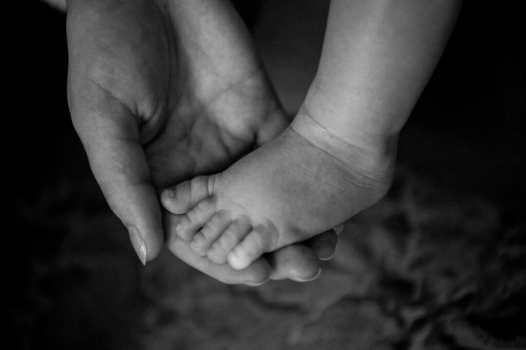 Close-up of baby's foot in mother's hand. Black and white photograph.

Newborn Photography. Austin Newborn Photographer. Lifestyle Newborn Portraits. Austin Baby Portraits. Austin Famly Photography.